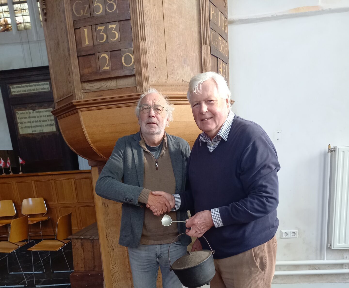 Tinnen lepels gieten